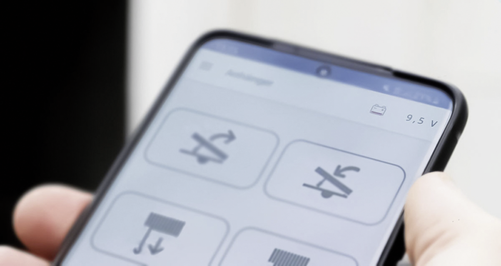 ICARUS blue App mit Spannungsanzeige